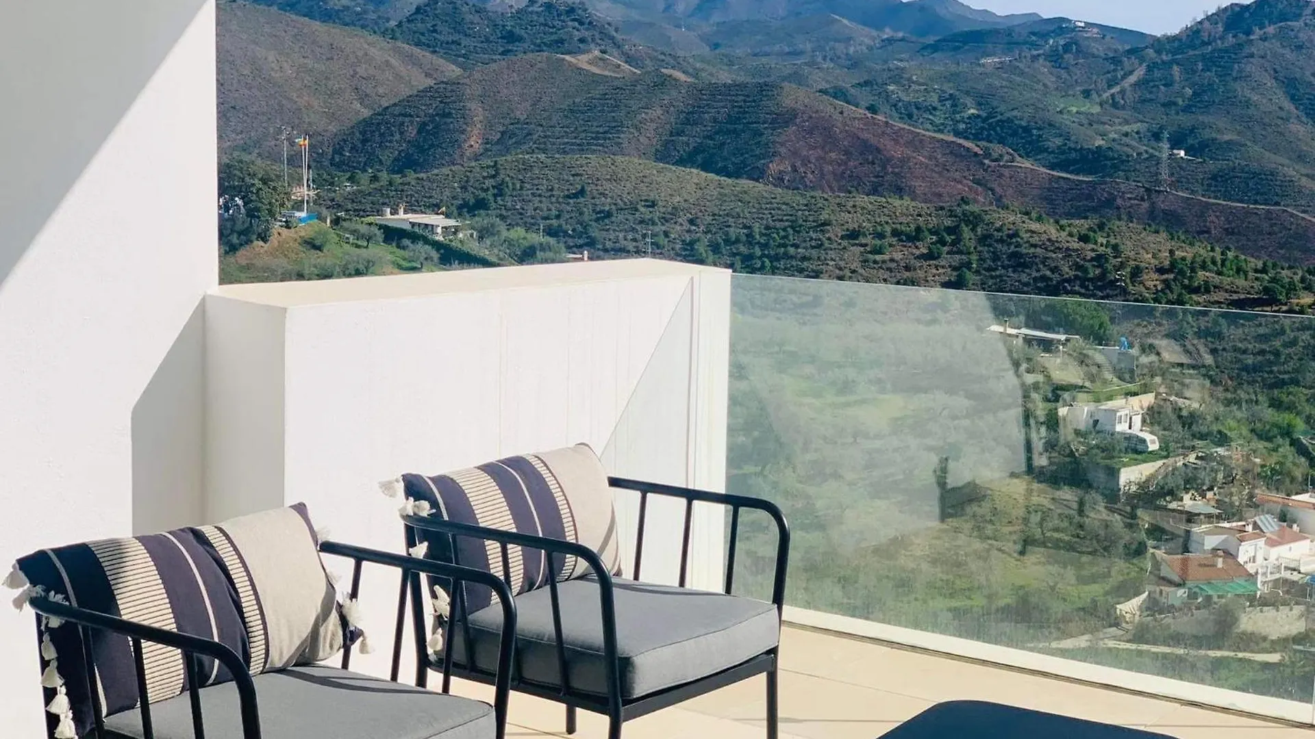 New Ocean View Apartment Just 3 Min From Marbella City Center Málaga España