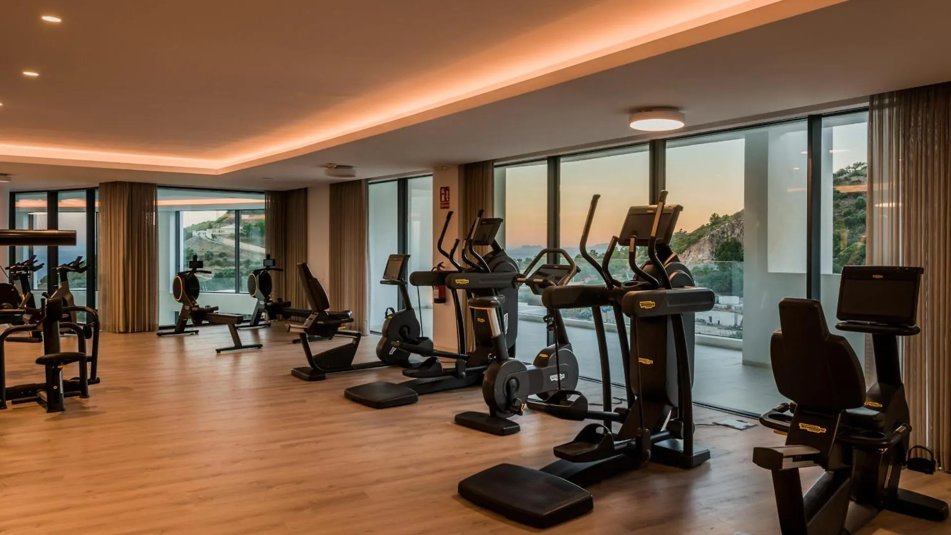 New Ocean View Apartment Just 3 Min From Marbella City Center Malaga